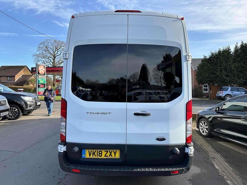 Ford TDCi 460 Trend Minibus 2.2 Manual Diesel