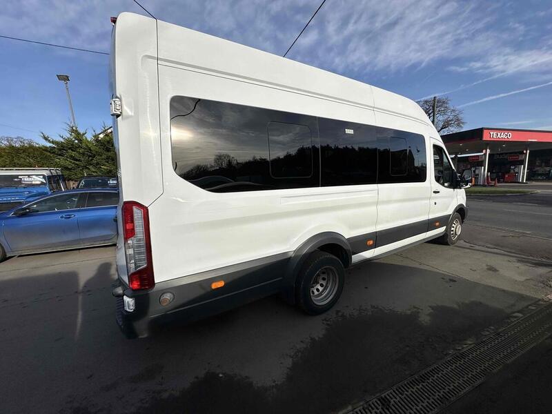 Ford TDCi 460 Trend Minibus 2.2 Manual Diesel