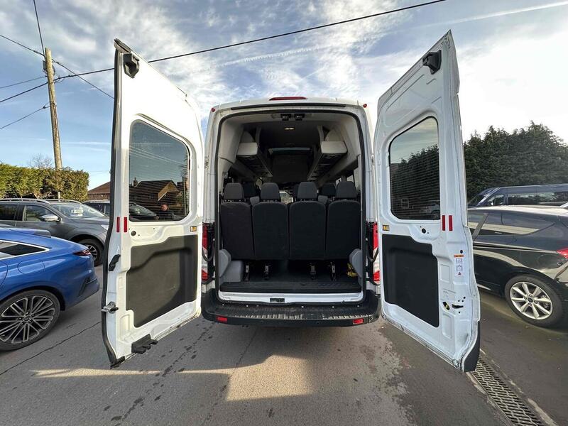 Ford TDCi 460 Trend Minibus 2.2 Manual Diesel