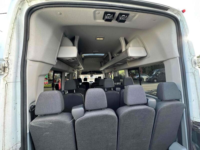 Ford TDCi 460 Trend Minibus 2.2 Manual Diesel