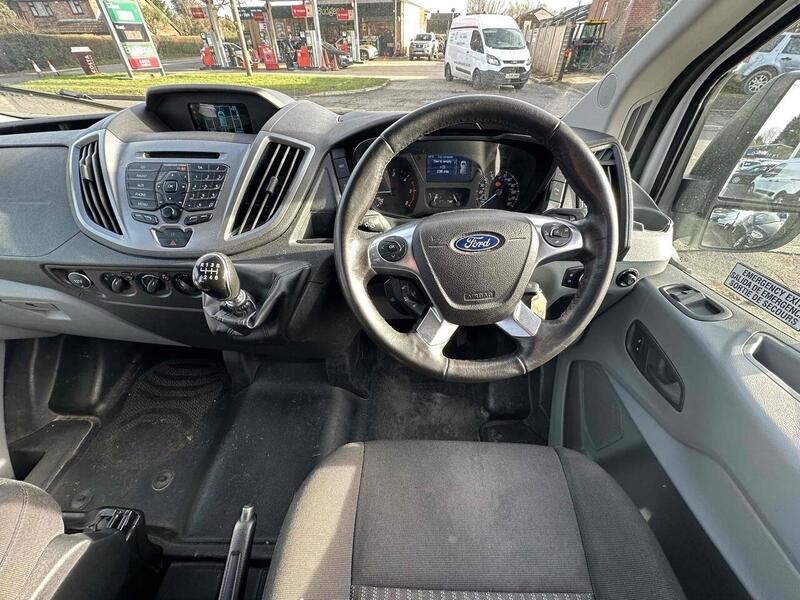 Ford TDCi 460 Trend Minibus 2.2 Manual Diesel