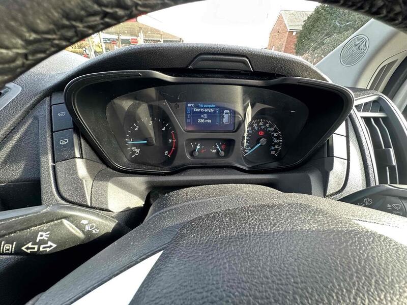 Ford TDCi 460 Trend Minibus 2.2 Manual Diesel