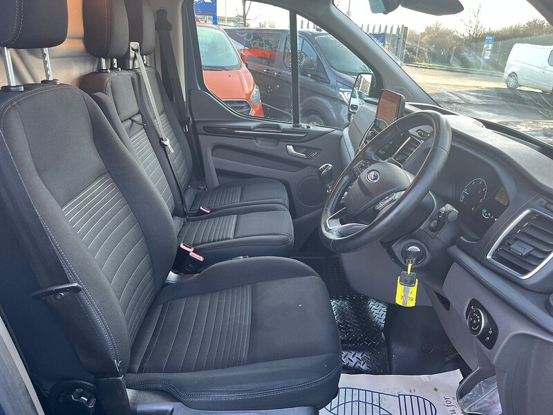 Ford 300 EcoBlue Limited Panel Van 2.0 Manual Diesel