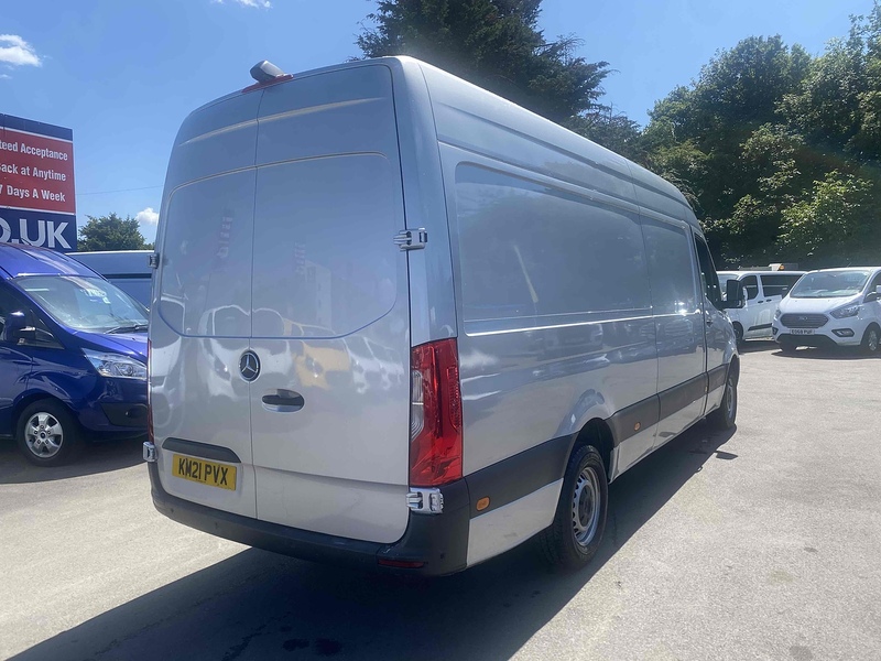 Mercedes-Benz 315 CDI Progressive Panel Van 2.0 Manual Diesel