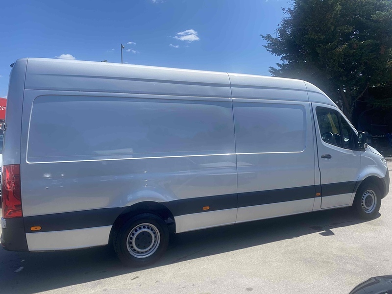 Mercedes-Benz 315 CDI Progressive Panel Van 2.0 Manual Diesel