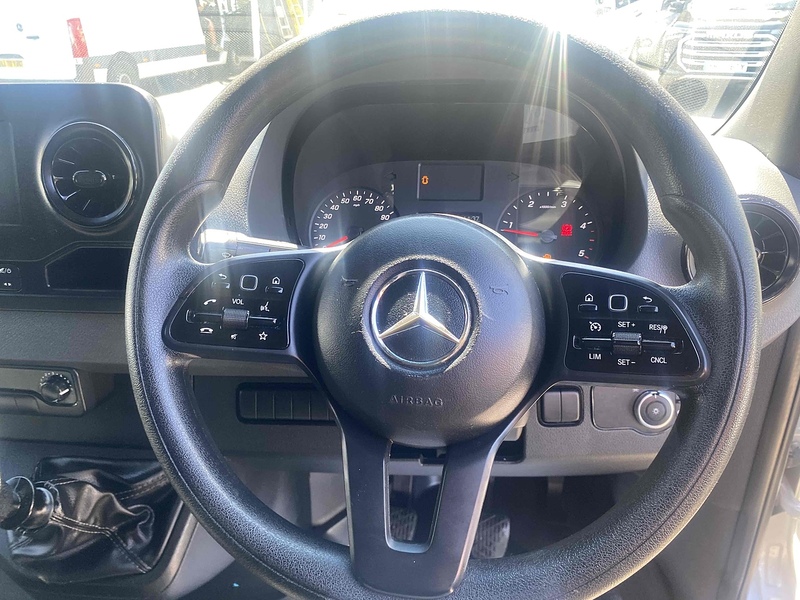 Mercedes-Benz 315 CDI Progressive Panel Van 2.0 Manual Diesel