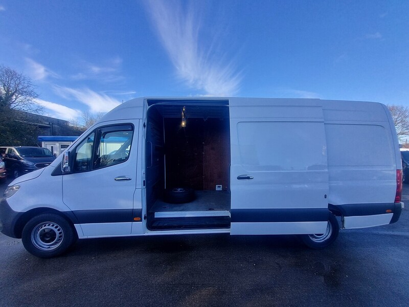 Mercedes-Benz 315 CDI Progressive Panel Van 2.0 Manual Diesel