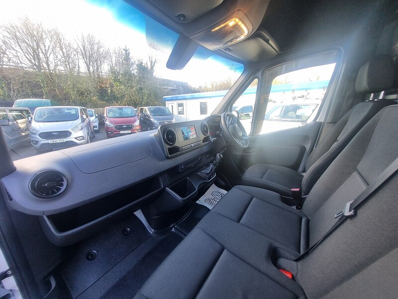 Mercedes-Benz 315 CDI Progressive Panel Van 2.0 Manual Diesel