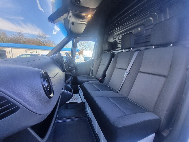 Mercedes-Benz 315 CDI Progressive Panel Van 2.0 Manual Diesel