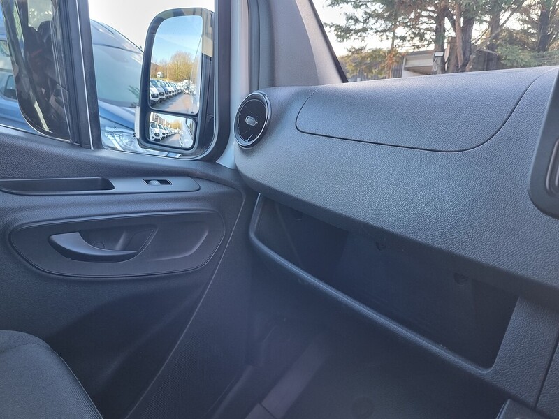 Mercedes-Benz 315 CDI Progressive Panel Van 2.0 Manual Diesel