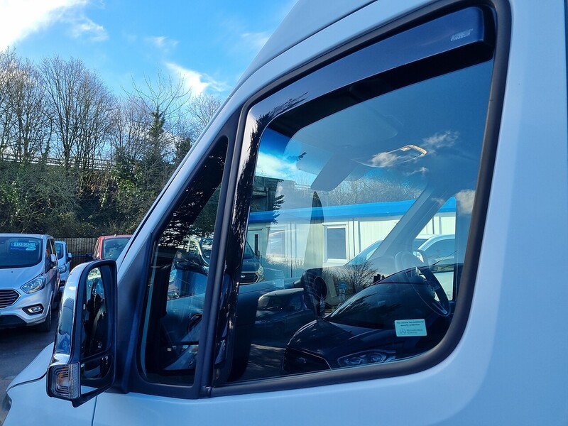 Mercedes-Benz 315 CDI Progressive Panel Van 2.0 Manual Diesel