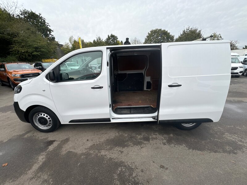 Vauxhall 1.5 Turbo D 2700 Edition Panel Van 5dr Diesel Manual L1 H1 Euro 6 (s/s) (120 ps) Panel Van Manual Diesel Panel Van Manual Diesel