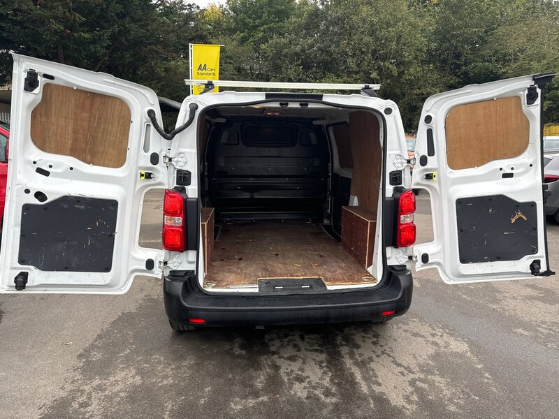 Vauxhall 1.5 Turbo D 2700 Edition Panel Van 5dr Diesel Manual L1 H1 Euro 6 (s/s) (120 ps) Panel Van Manual Diesel Panel Van Manual Diesel