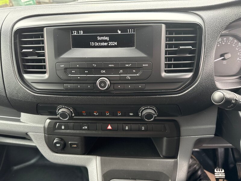 Vauxhall 1.5 Turbo D 2700 Edition Panel Van 5dr Diesel Manual L1 H1 Euro 6 (s/s) (120 ps) Panel Van Manual Diesel Panel Van Manual Diesel