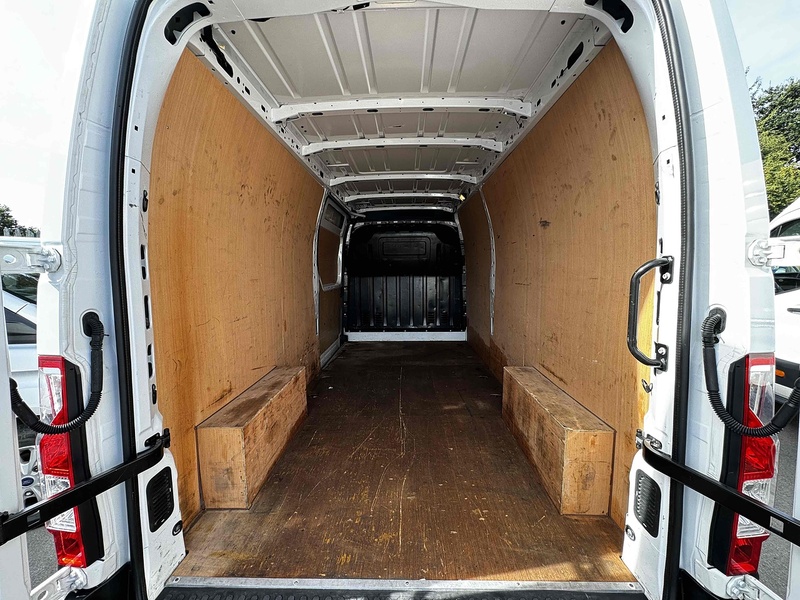 Renault 2.3 dCi 35 Business Panel Van 4dr Diesel Manual FWD LWB Medium Roof Euro 6 (135 ps) Panel Van Manual Diesel