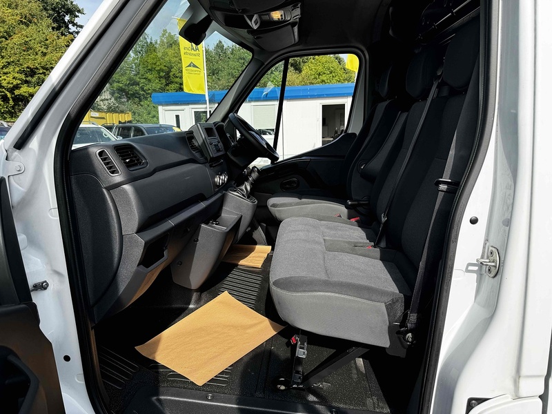 Renault 2.3 dCi 35 Business Panel Van 4dr Diesel Manual FWD LWB Medium Roof Euro 6 (135 ps) Panel Van Manual Diesel