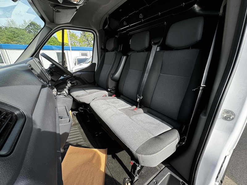 Renault 2.3 dCi 35 Business Panel Van 4dr Diesel Manual FWD LWB Medium Roof Euro 6 (135 ps) Panel Van Manual Diesel