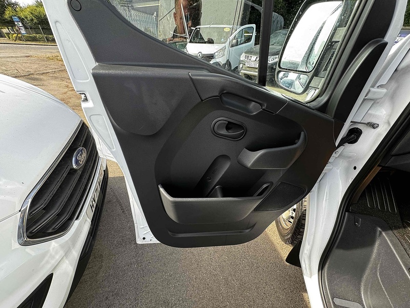 Renault 2.3 dCi 35 Business Panel Van 4dr Diesel Manual FWD LWB Medium Roof Euro 6 (135 ps) Panel Van Manual Diesel