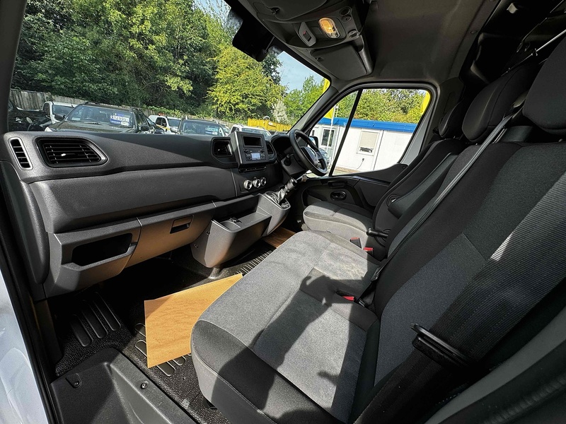 Renault 2.3 dCi 35 Business Panel Van 4dr Diesel Manual FWD LWB Medium Roof Euro 6 (135 ps) Panel Van Manual Diesel