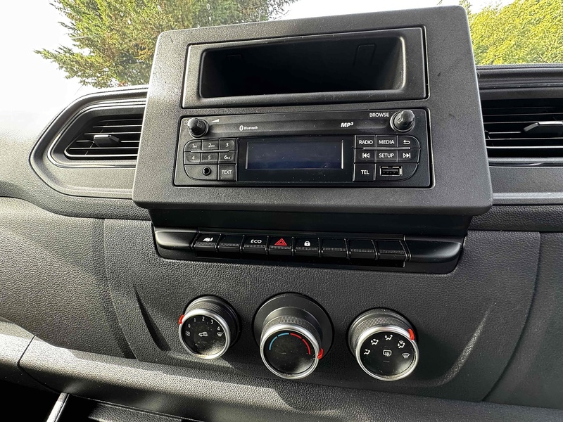 Renault 2.3 dCi 35 Business Panel Van 4dr Diesel Manual FWD LWB Medium Roof Euro 6 (135 ps) Panel Van Manual Diesel