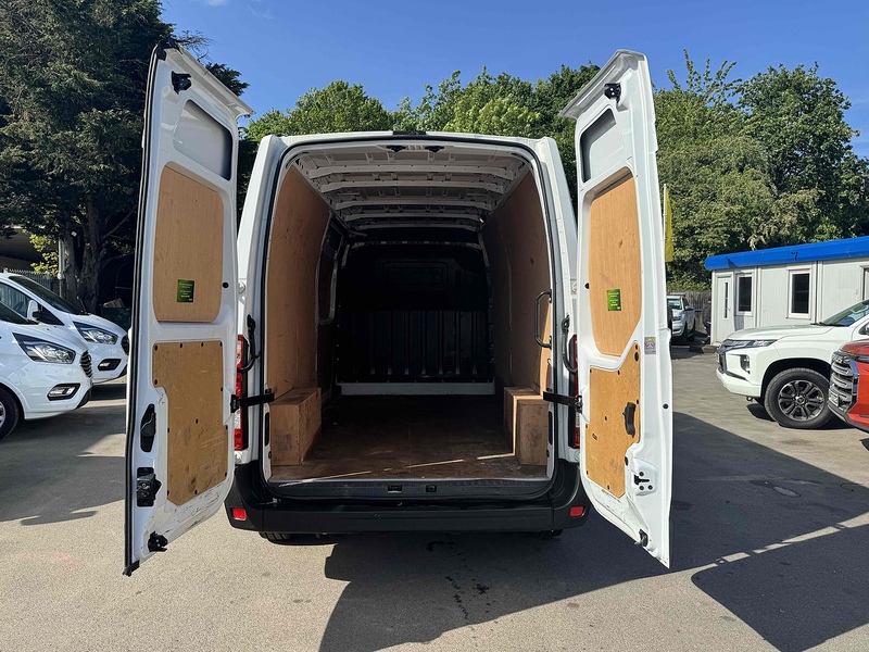 Renault 2.3 dCi 35 Business Panel Van 4dr Diesel Manual FWD LWB Medium Roof Euro 6 (135 ps) Panel Van Manual Diesel