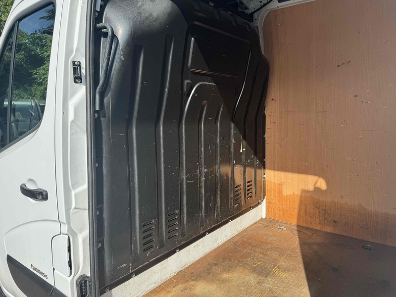 Renault 2.3 dCi 35 Business Panel Van 4dr Diesel Manual FWD LWB Medium Roof Euro 6 (135 ps) Panel Van Manual Diesel