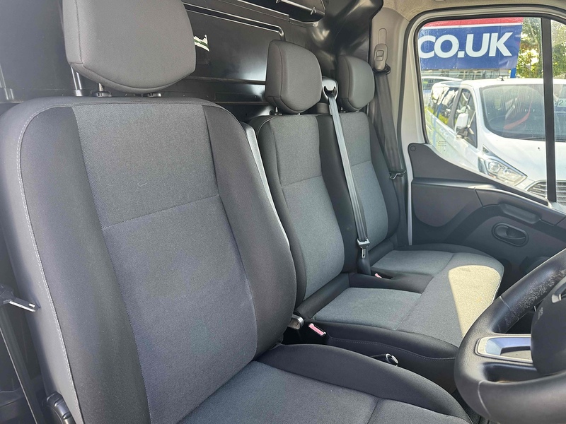 Renault 2.3 dCi 35 Business Panel Van 4dr Diesel Manual FWD LWB Medium Roof Euro 6 (135 ps) Panel Van Manual Diesel