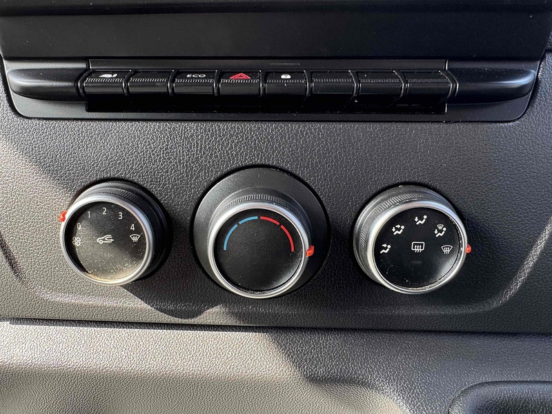 Renault 2.3 dCi 35 Business Panel Van 4dr Diesel Manual FWD LWB Medium Roof Euro 6 (135 ps) Panel Van Manual Diesel