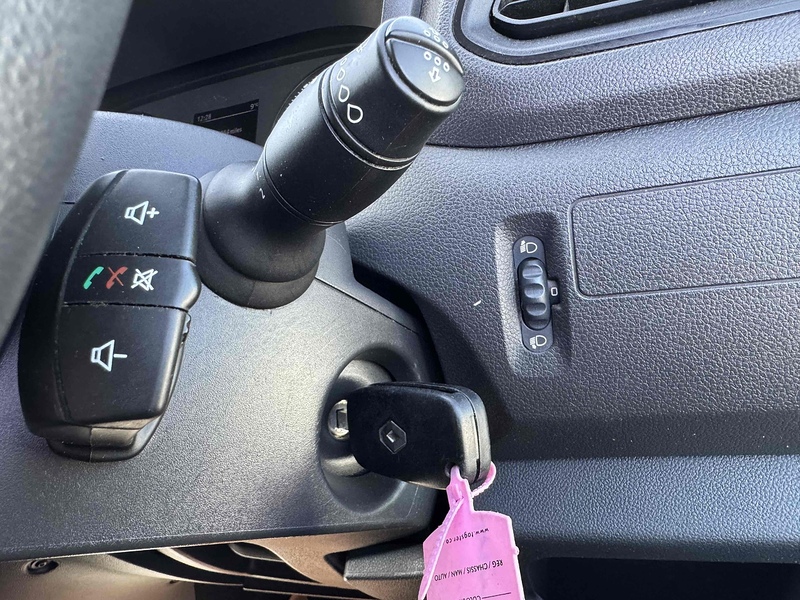 Renault 2.3 dCi 35 Business Panel Van 4dr Diesel Manual FWD LWB Medium Roof Euro 6 (135 ps) Panel Van Manual Diesel
