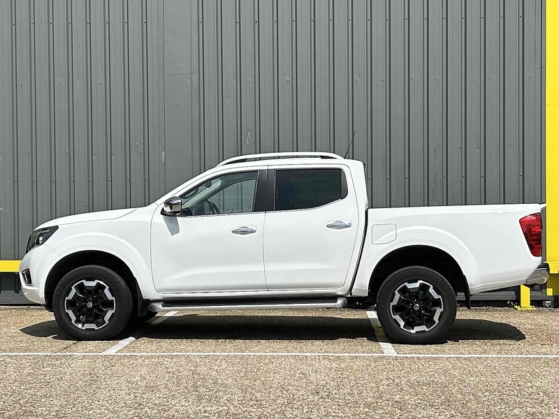 Nissan 2.3 dCi Tekna Pickup Double Cab 4dr Diesel Manual 4WD Euro 6 (s/s) (190 ps)