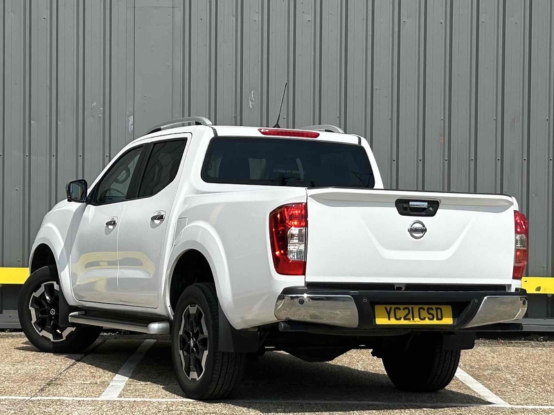 Nissan 2.3 dCi Tekna Pickup Double Cab 4dr Diesel Manual 4WD Euro 6 (s/s) (190 ps)