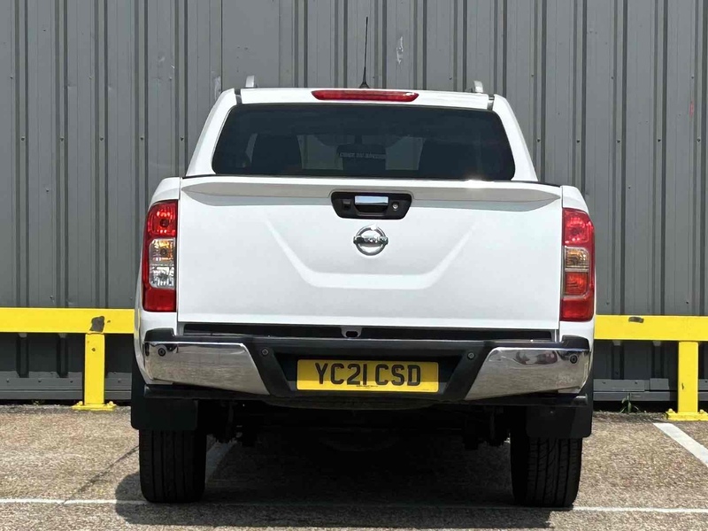 Nissan 2.3 dCi Tekna Pickup Double Cab 4dr Diesel Manual 4WD Euro 6 (s/s) (190 ps)