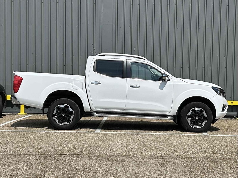 Nissan 2.3 dCi Tekna Pickup Double Cab 4dr Diesel Manual 4WD Euro 6 (s/s) (190 ps)