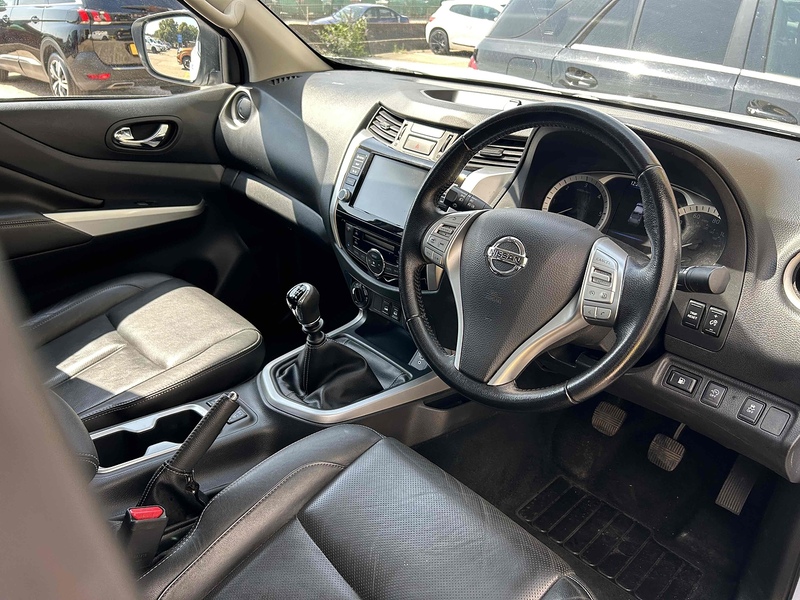 Nissan 2.3 dCi Tekna Pickup Double Cab 4dr Diesel Manual 4WD Euro 6 (s/s) (190 ps)