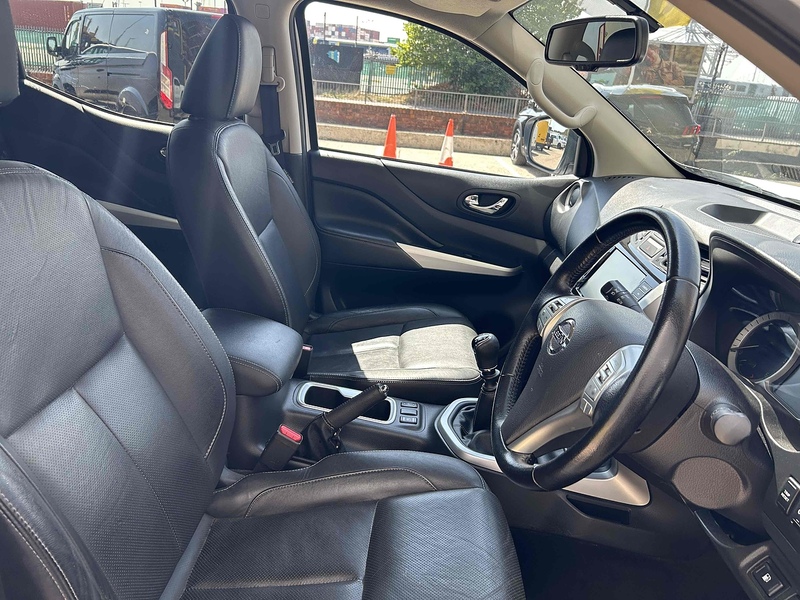 Nissan 2.3 dCi Tekna Pickup Double Cab 4dr Diesel Manual 4WD Euro 6 (s/s) (190 ps)