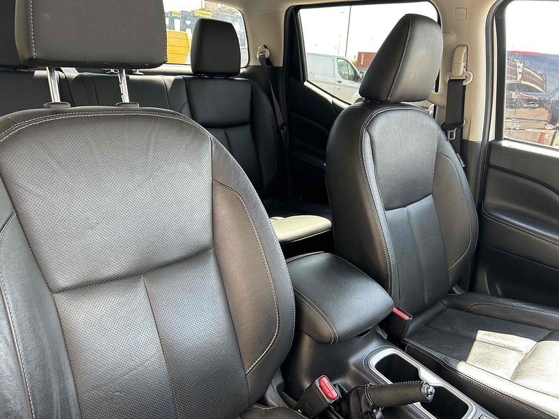 Nissan 2.3 dCi Tekna Pickup Double Cab 4dr Diesel Manual 4WD Euro 6 (s/s) (190 ps)