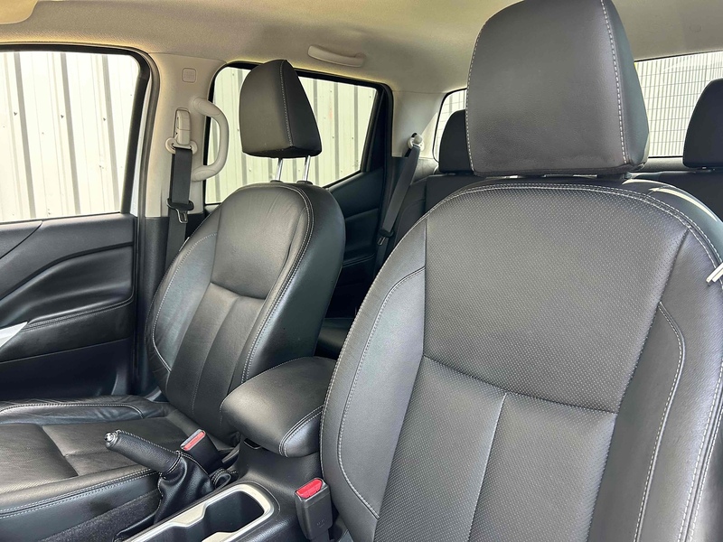 Nissan 2.3 dCi Tekna Pickup Double Cab 4dr Diesel Manual 4WD Euro 6 (s/s) (190 ps)