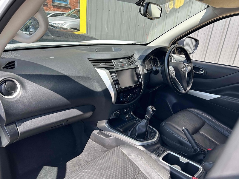 Nissan 2.3 dCi Tekna Pickup Double Cab 4dr Diesel Manual 4WD Euro 6 (s/s) (190 ps)