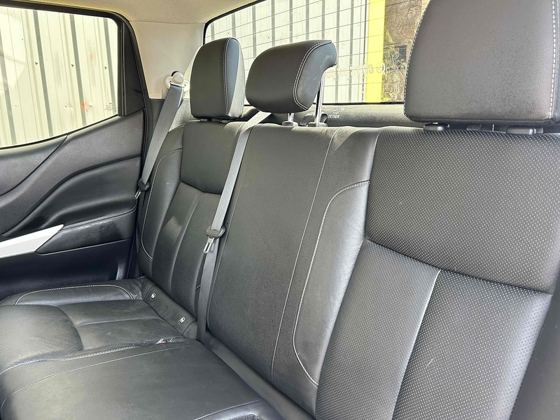 Nissan 2.3 dCi Tekna Pickup Double Cab 4dr Diesel Manual 4WD Euro 6 (s/s) (190 ps)