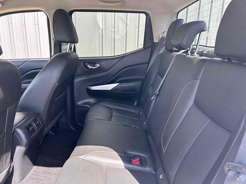 Nissan 2.3 dCi Tekna Pickup Double Cab 4dr Diesel Manual 4WD Euro 6 (s/s) (190 ps)