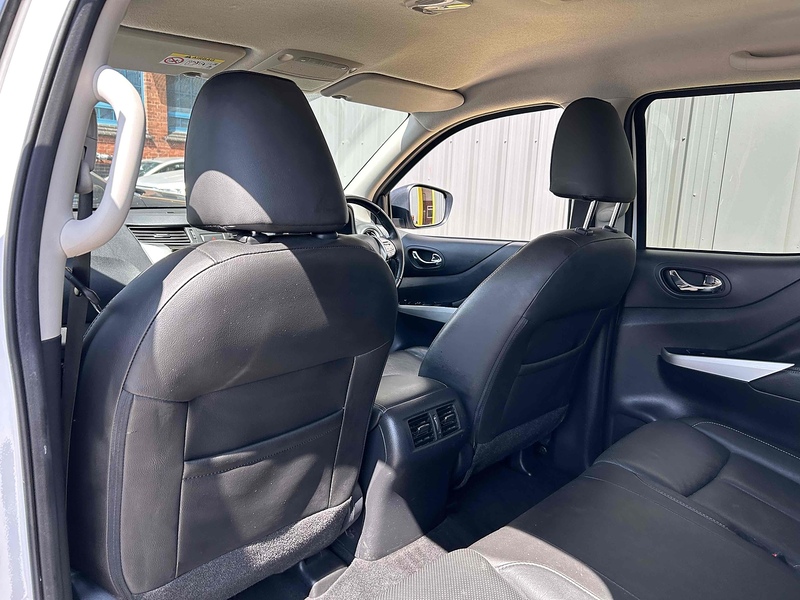 Nissan 2.3 dCi Tekna Pickup Double Cab 4dr Diesel Manual 4WD Euro 6 (s/s) (190 ps)