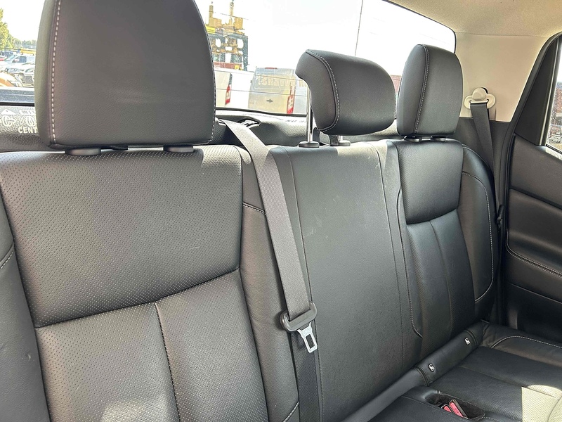 Nissan 2.3 dCi Tekna Pickup Double Cab 4dr Diesel Manual 4WD Euro 6 (s/s) (190 ps)