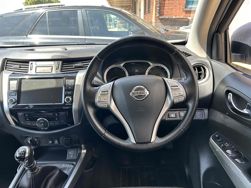 Nissan 2.3 dCi Tekna Pickup Double Cab 4dr Diesel Manual 4WD Euro 6 (s/s) (190 ps)