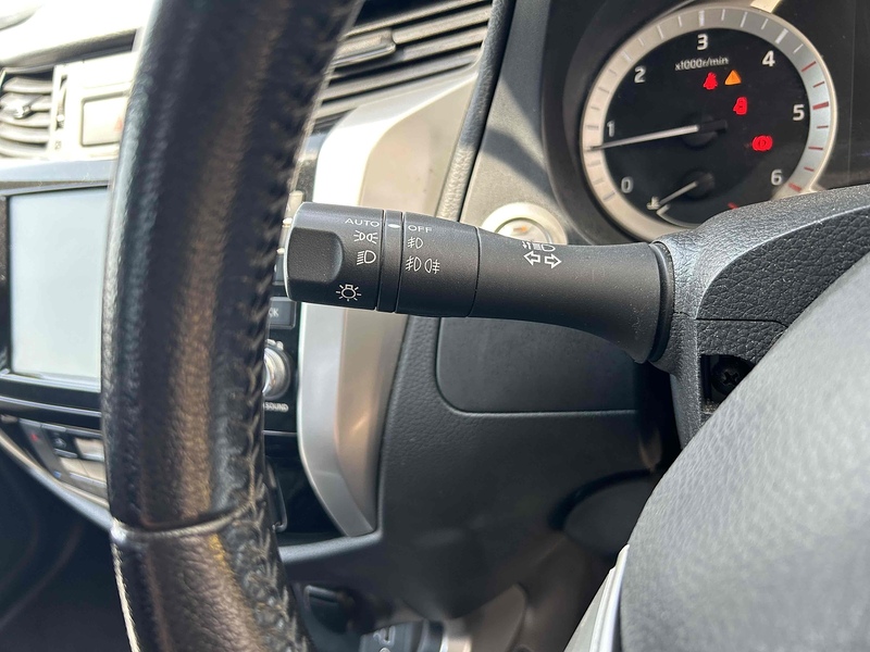 Nissan 2.3 dCi Tekna Pickup Double Cab 4dr Diesel Manual 4WD Euro 6 (s/s) (190 ps)