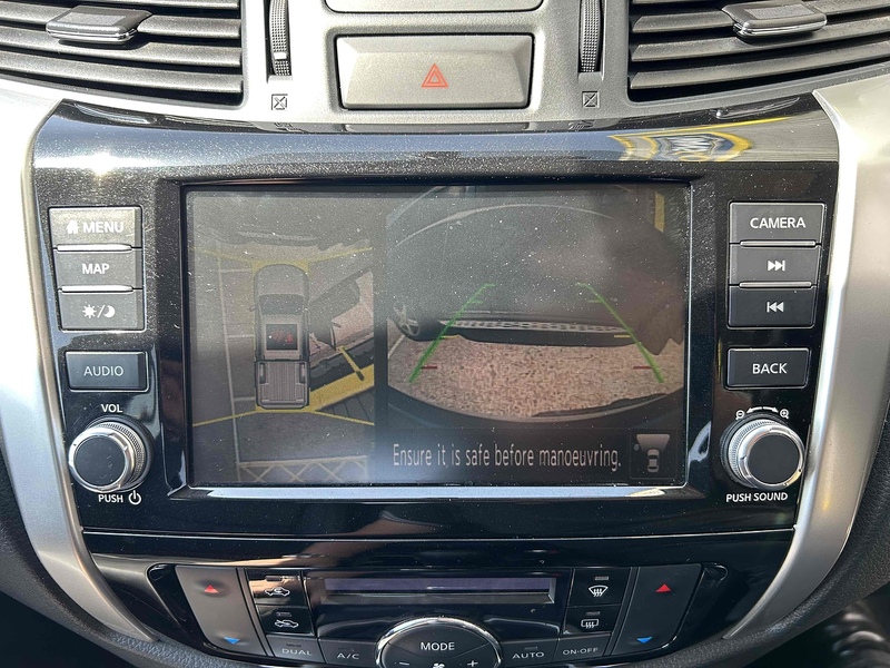 Nissan 2.3 dCi Tekna Pickup Double Cab 4dr Diesel Manual 4WD Euro 6 (s/s) (190 ps)