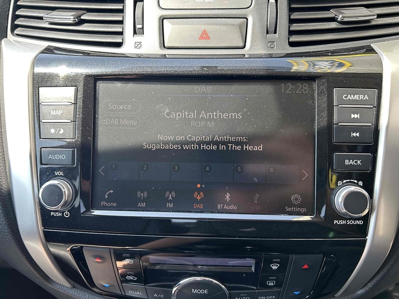 Nissan 2.3 dCi Tekna Pickup Double Cab 4dr Diesel Manual 4WD Euro 6 (s/s) (190 ps)