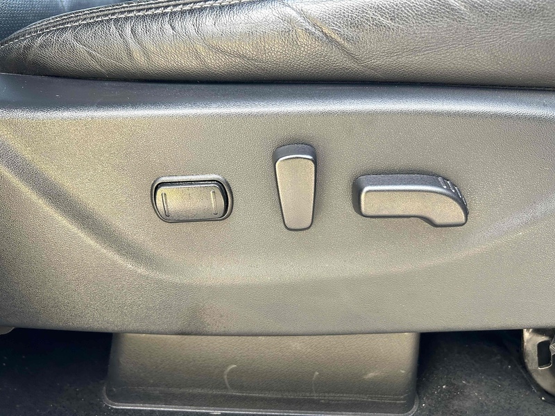 Nissan 2.3 dCi Tekna Pickup Double Cab 4dr Diesel Manual 4WD Euro 6 (s/s) (190 ps)