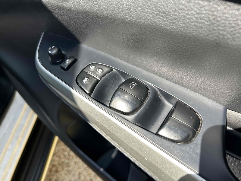 Nissan 2.3 dCi Tekna Pickup Double Cab 4dr Diesel Manual 4WD Euro 6 (s/s) (190 ps)