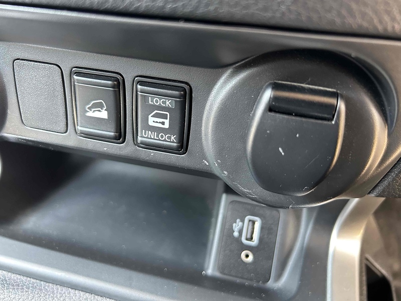 Nissan 2.3 dCi Tekna Pickup Double Cab 4dr Diesel Manual 4WD Euro 6 (s/s) (190 ps)