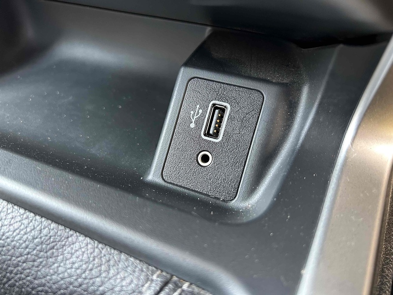 Nissan 2.3 dCi Tekna Pickup Double Cab 4dr Diesel Manual 4WD Euro 6 (s/s) (190 ps)